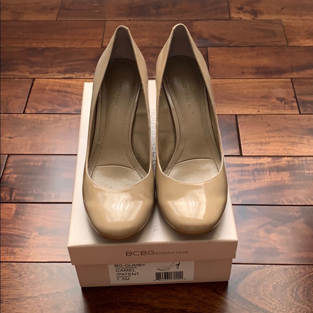 BCBG beige heels